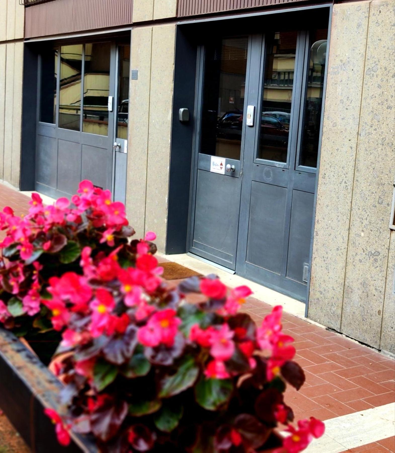 Gemme Fiorentine Apartments In Front Of The Train Station 5 Minutes From The Centre Free Parking Florencia Exterior foto